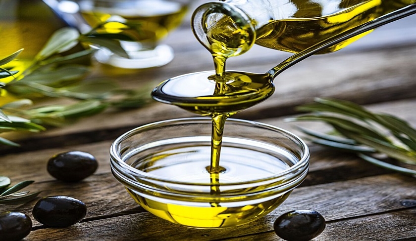 Olives noires et huile d'olivre