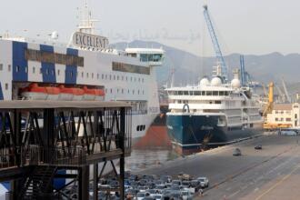 voyageurs au port de Bejaia